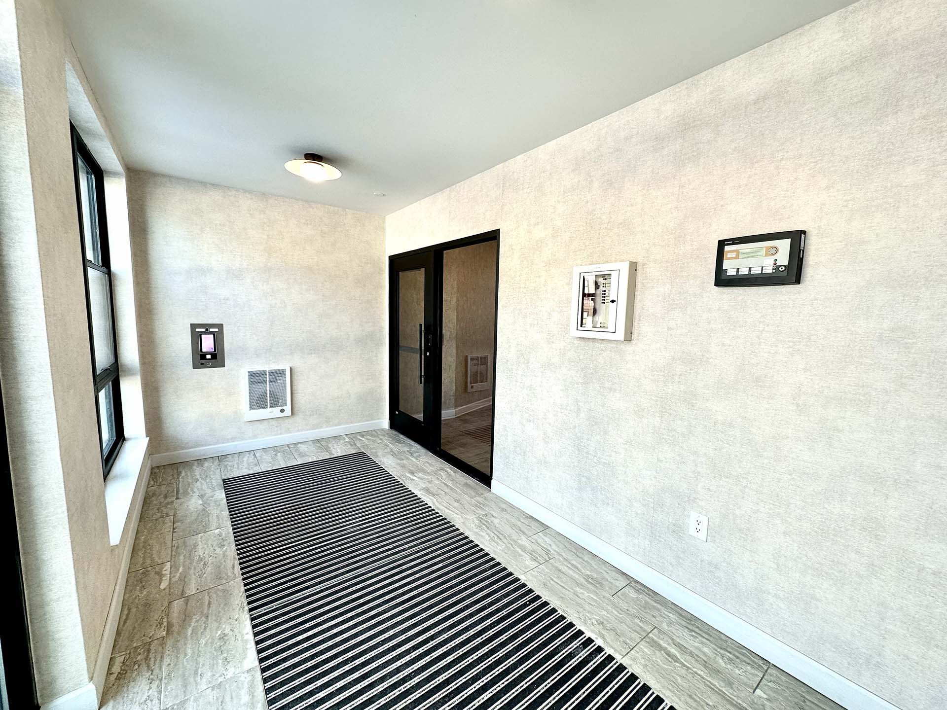 Entry-1920x-gallery13