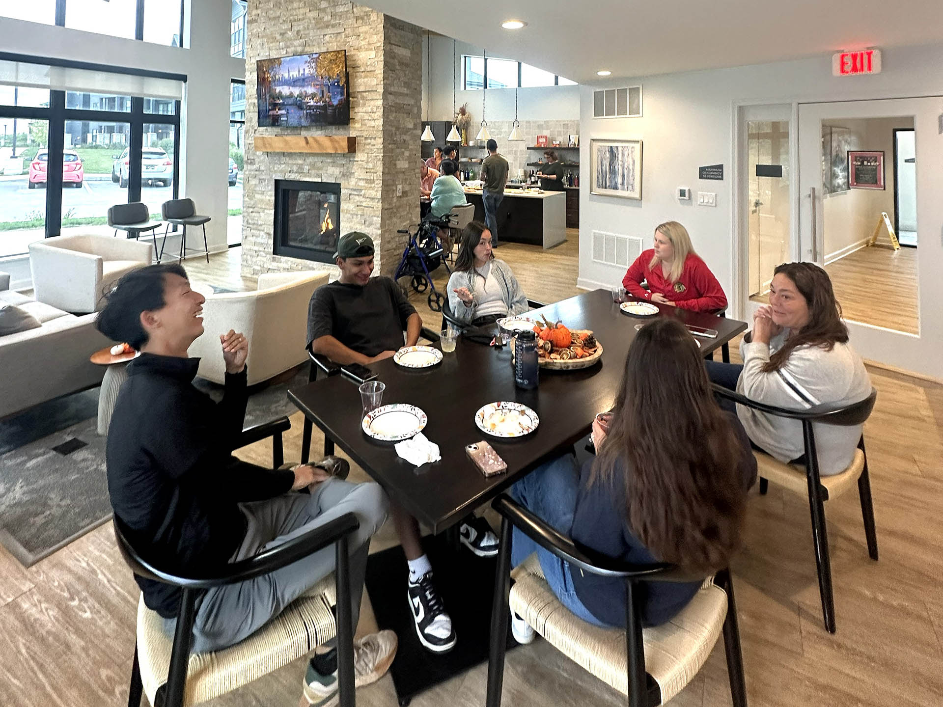 PeopleLaughing-1920x-gallery17