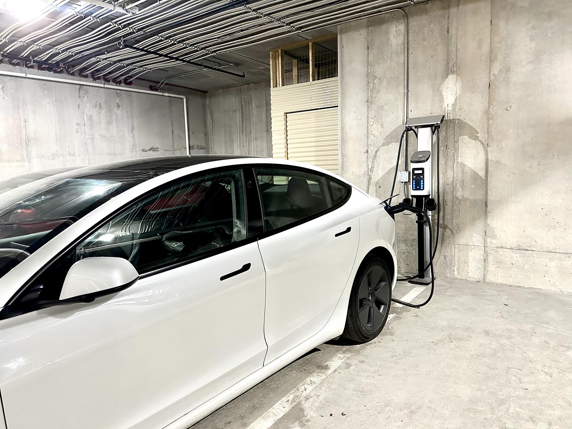 TeslaCharging-1920x-gallery15