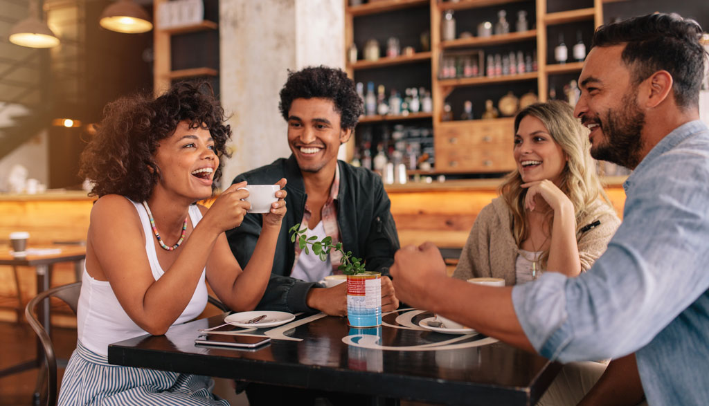 group-of-young-people-sitting-in-a-coffee-shop-and-smiling-1024